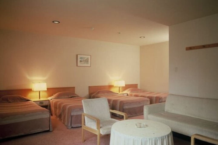 Room 28 of 84