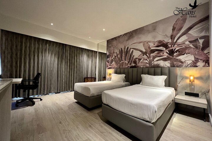 Room 13 of 38