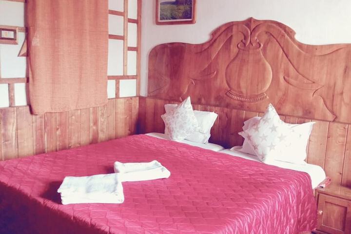 Room 2 of 28