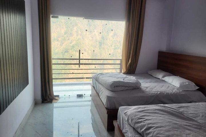 Room 9 of 26