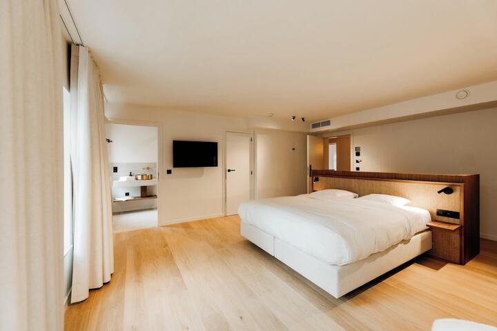 Room 10 of 96