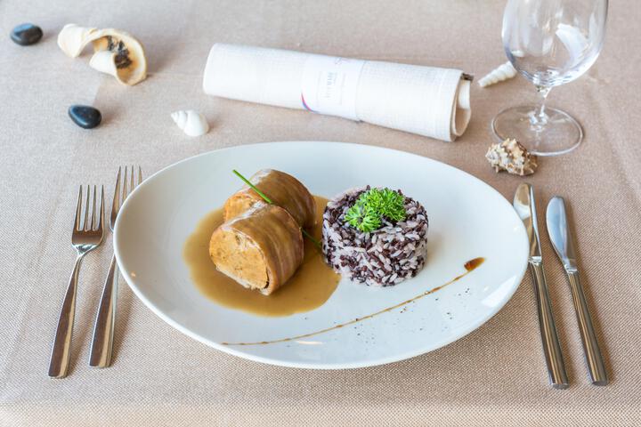 Dining 45 of 78