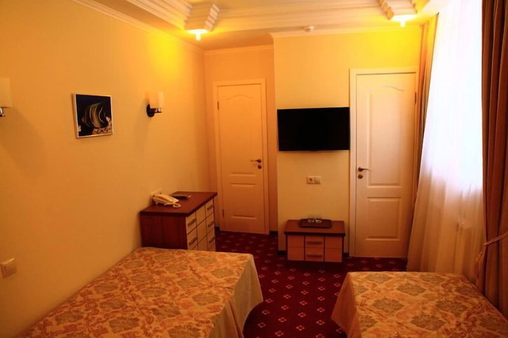 Room 19 of 48