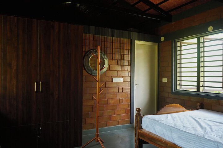 Room 3 of 16