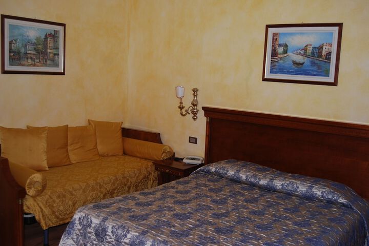 Room 15 of 90