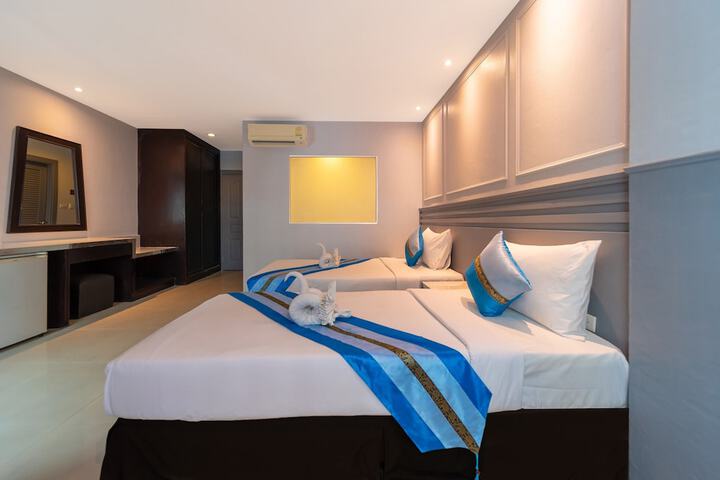 Room 11 of 25