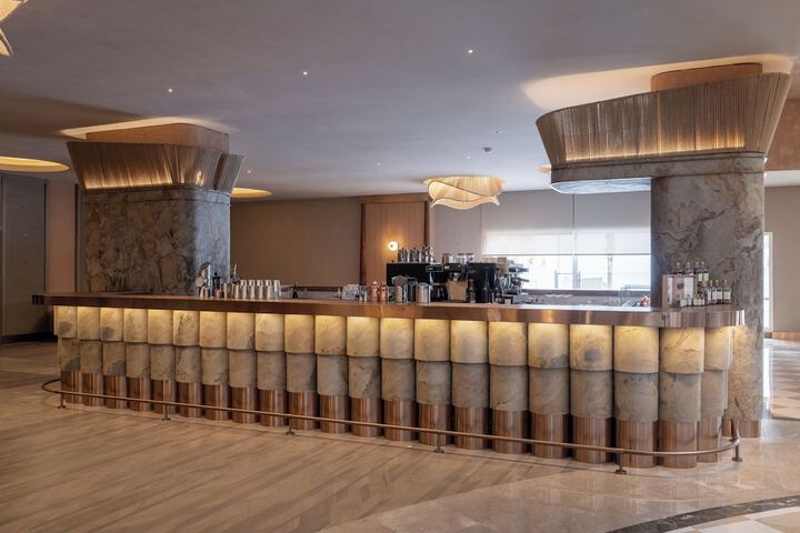 Lounge 120 of 122