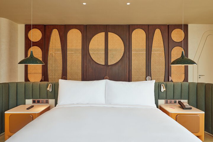 Room 35 of 141