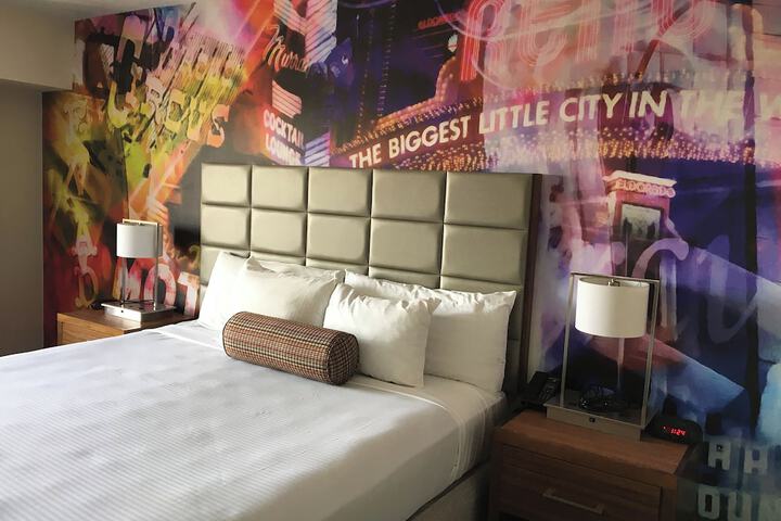 Premium Deluxe King Bed (17 of 27)