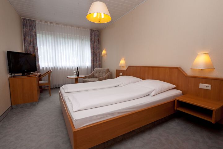Room 4 of 37