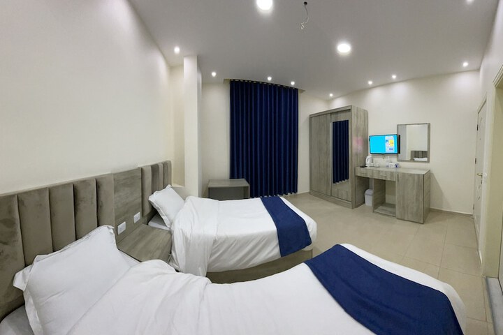 Room 8 of 18