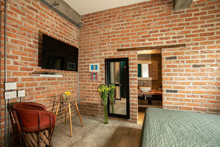 Room 7 of 68