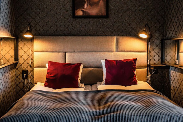Room 15 of 36