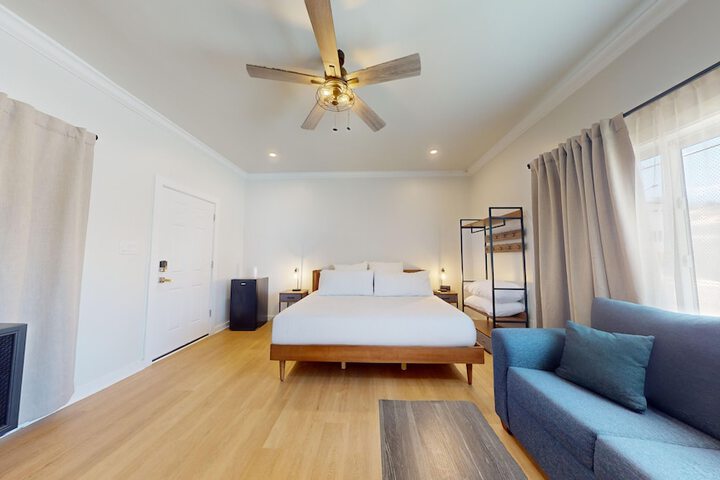 Room 9 of 22