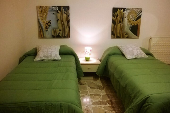 Room 7 of 9