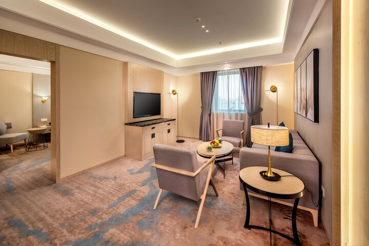 Room 8 of 9