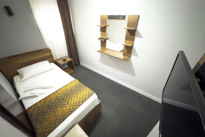 Room 65 of 99