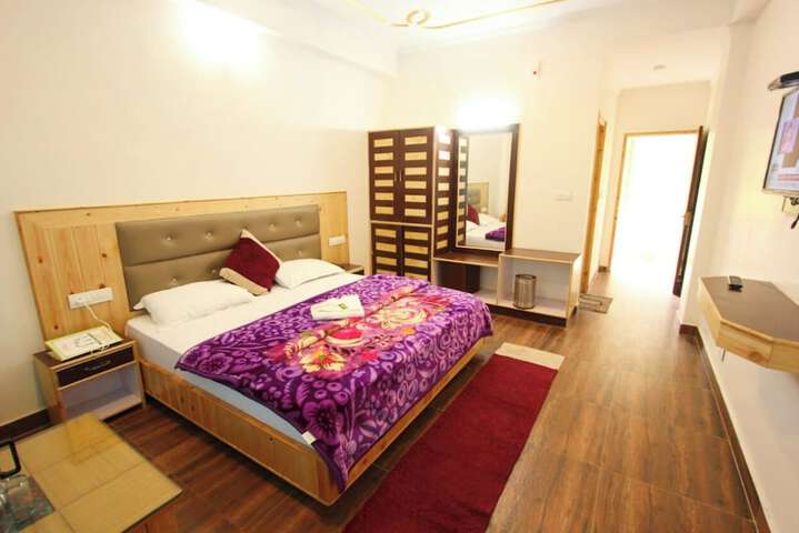 Room 6 of 14