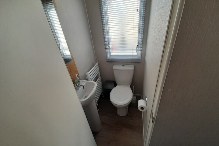 Room 8 of 12