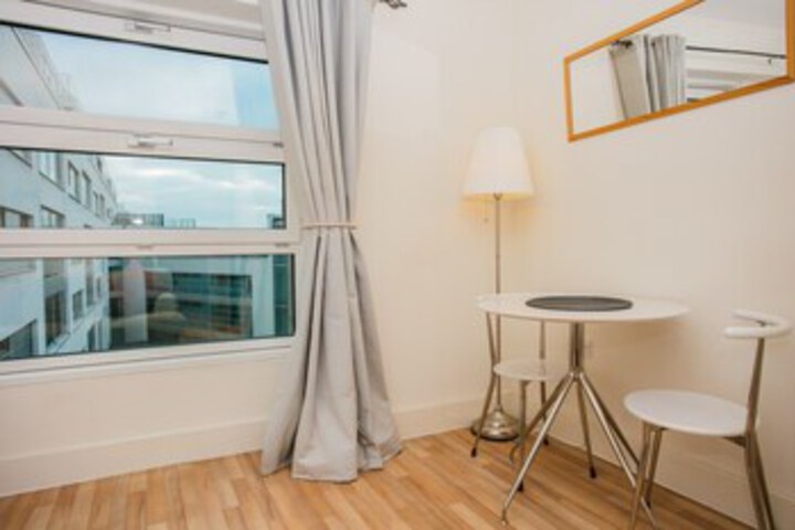 Room 4 of 12