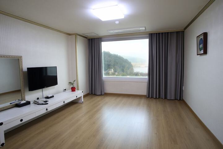 Room 3 of 14