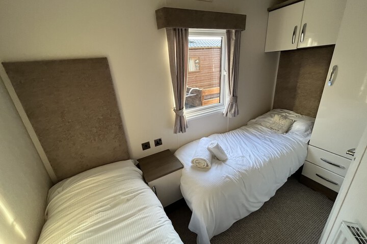Room 2 of 51