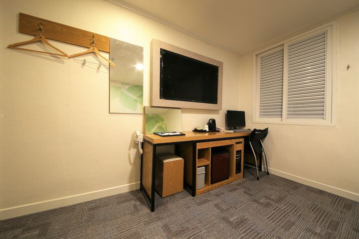 Room 21 of 41