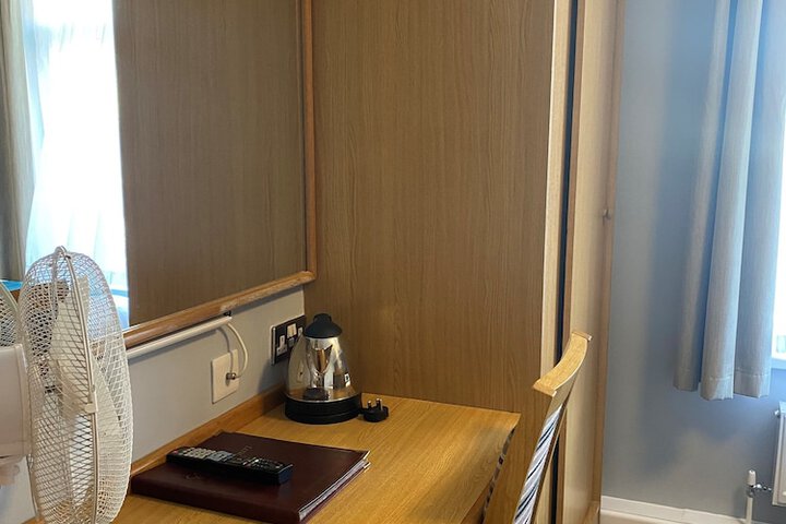 Room 32 of 84
