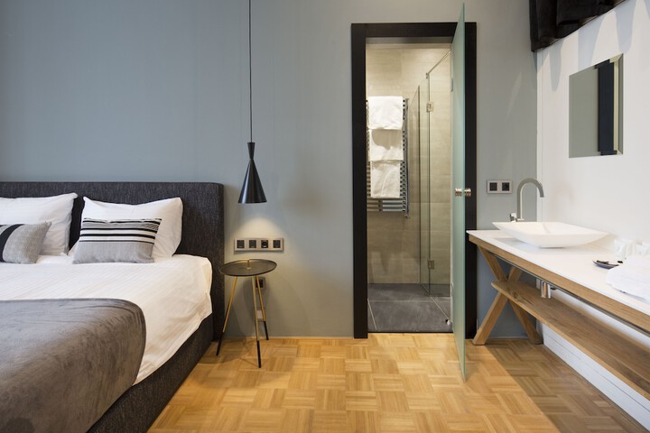 Room 14 of 65
