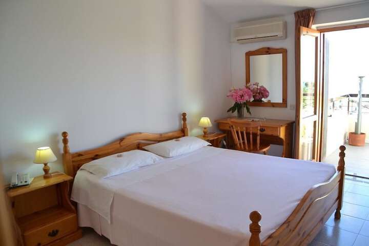 Room 7 of 28