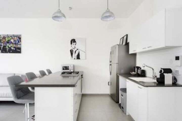 Room 10 of 19