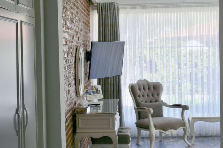 Room 35 of 106