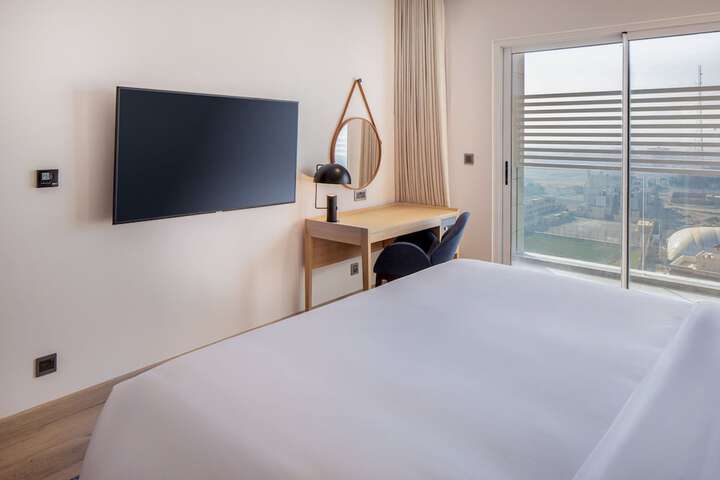 Room 8 of 72