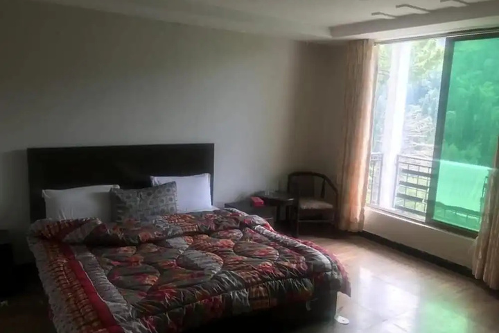 Room 3 of 10