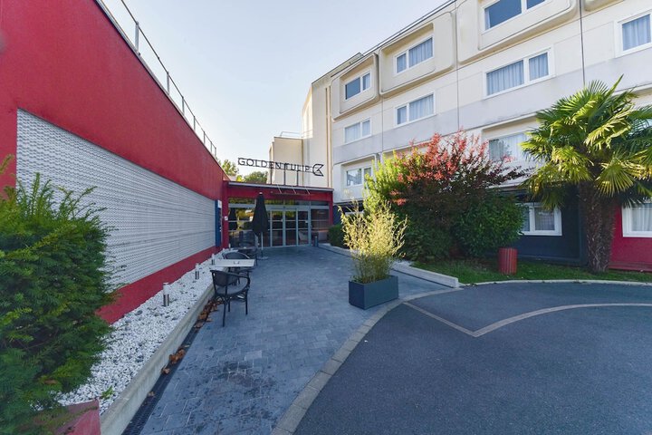 Hotel 92 of 92