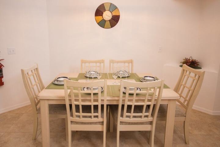 Dining 13 of 16