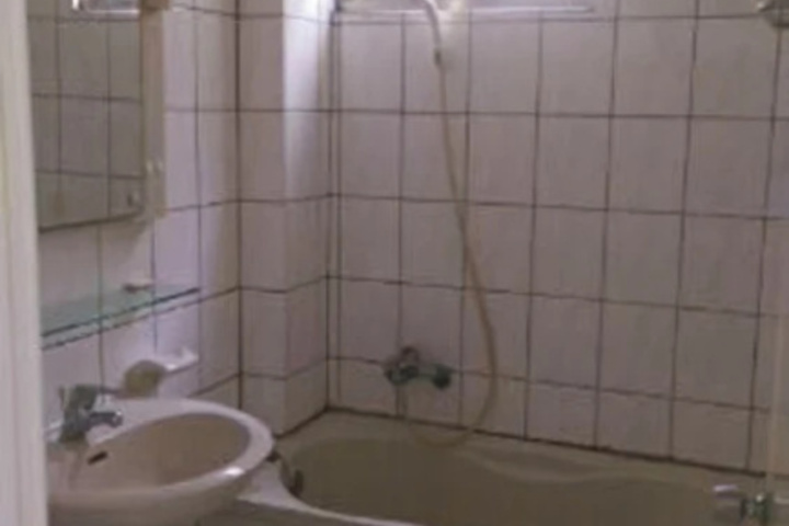 Room 4 of 7
