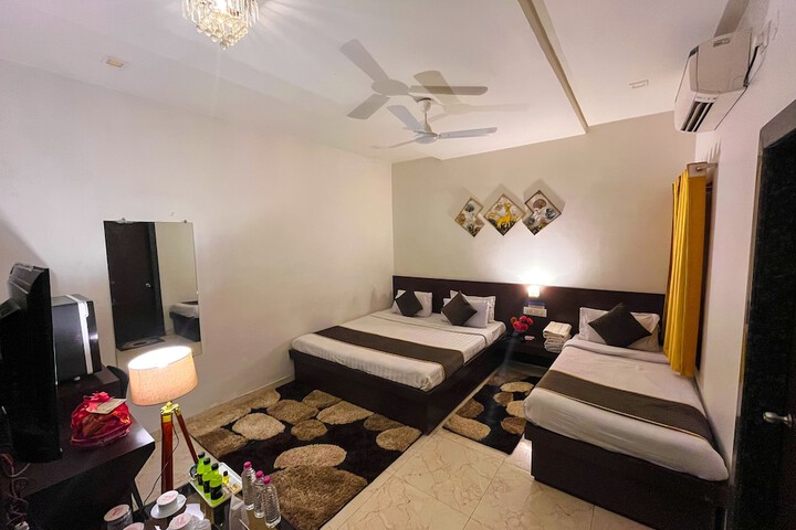 Room 32 of 59