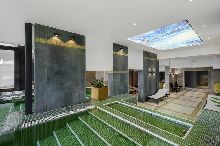 Pool 44 of 126