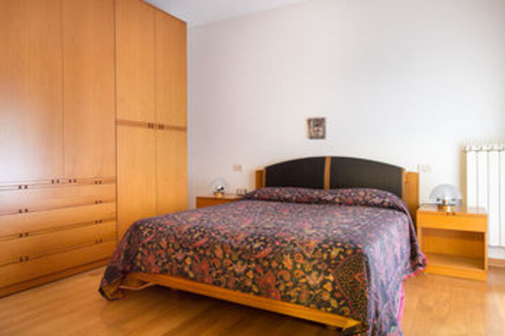 Room 222 of 871