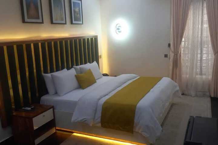 Room 10 of 31