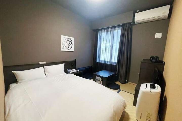 Room 7 of 27
