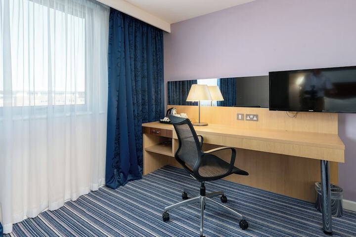 Room 13 of 82