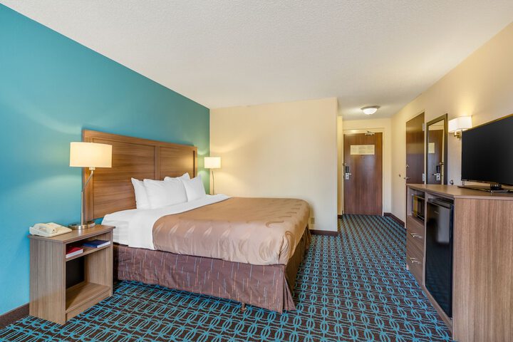 1 King Bed (8 of 11)