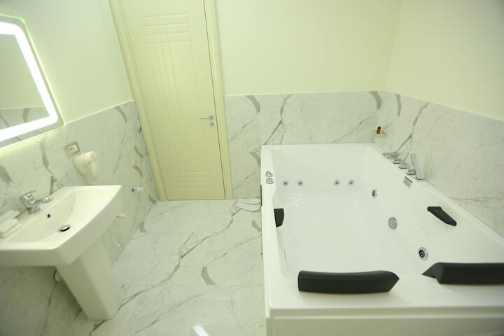 Room 15 of 18