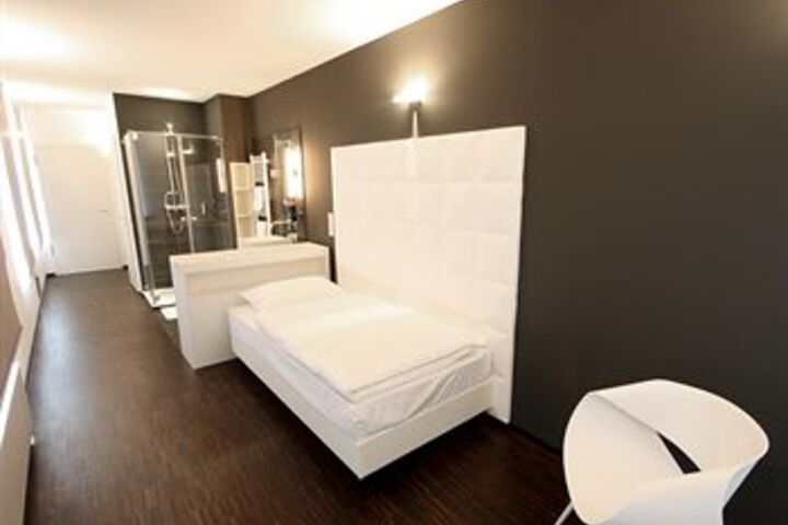 Room 13 of 21