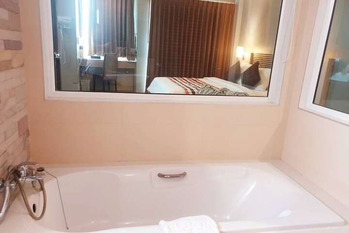 Room 5 of 37