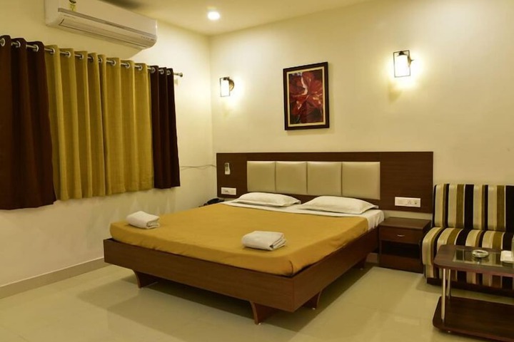 Room 5 of 11