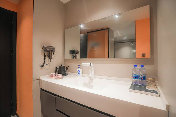 Room 43 of 61