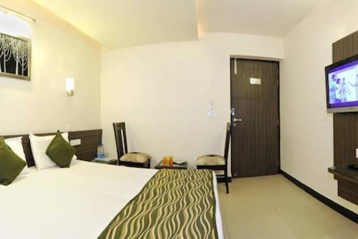 Room 5 of 13
